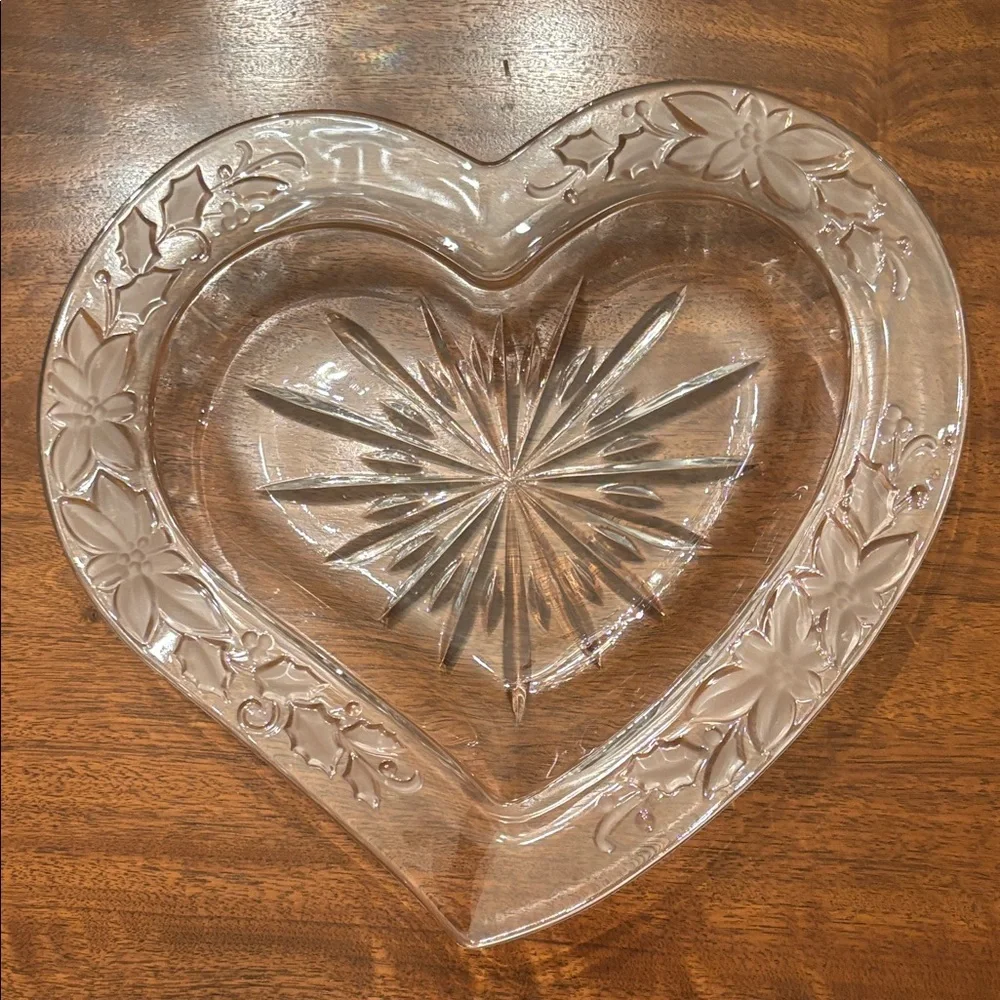 Heart-Shaped Glass Dish with Floral Design - Picture 2 of 7